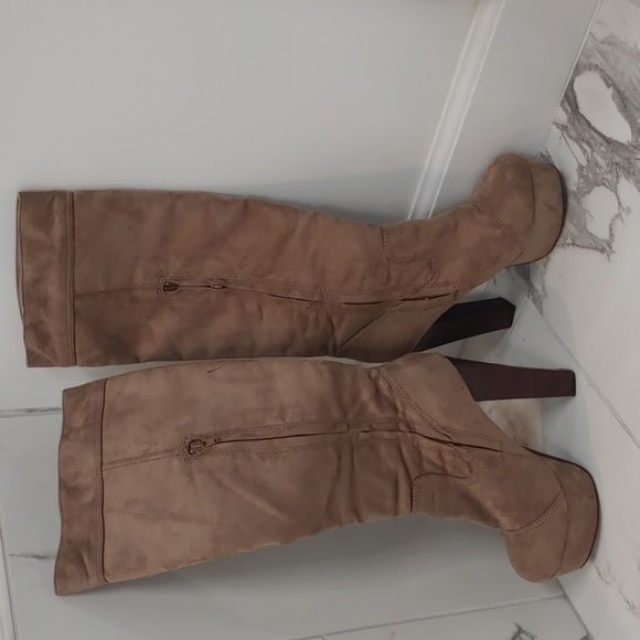 Zigisoho soft suede size 7 1/2 boots with 5 1/2 inch heel and 1 1/2 inchplatform - Picture 2 of 4